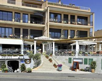 Alizés Hôtel - Cavalaire-sur-Mer - Building