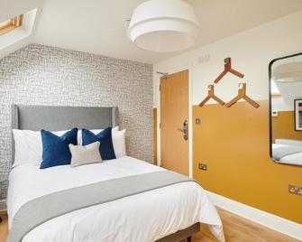 Corner House Hotel - London - Bedroom