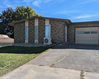 Charming,Quiet,spacious 3-bedroom duplex minutes to all the Events in Pendleton - Pendleton