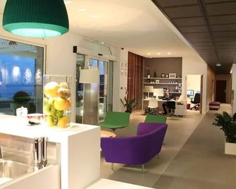 Hôtel Riva Art & Spa - מאהטו - לובי