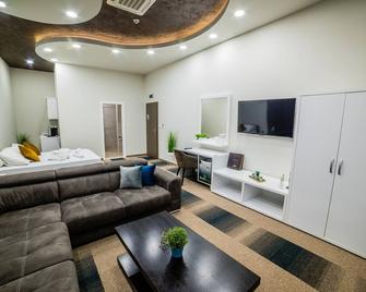 Hotel River - Dvorovi - Living room