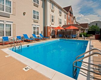 TownePlace Suites by Marriott Bloomington - בלומינגטון - בריכה