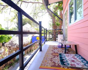 Sang Chan Hostel - Ko Lipe - Balcón