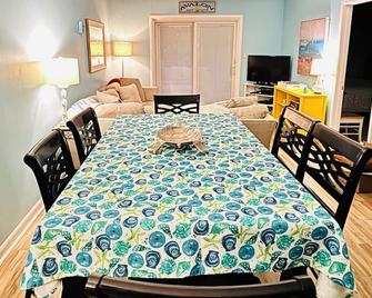 Perfect Location ~ super comfortable 3 bedroom ~ Avalon/SH - Avalon - Dining room