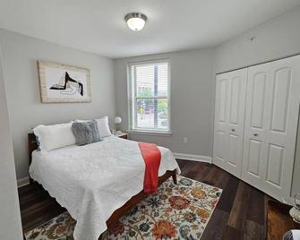 Luxurious Stay at the Historic Inman - 210 - Champaign