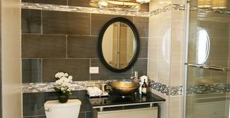 Santana Row Executive Luxury Condo - Silicon Valley - Levi's Stadium - San Jose - Bathroom