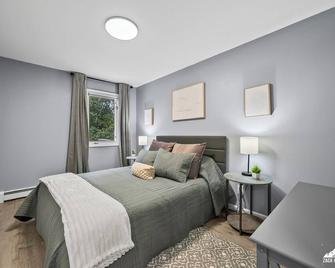 Charming Alaskan Retreat at Reliance Drive - Anchorage - Bedroom
