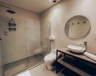 Viajero Medellin Hostel - Medellín - Bathroom