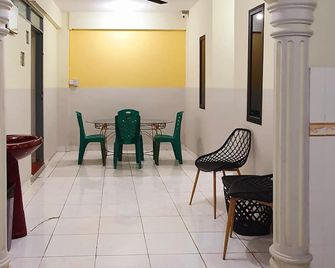 Dkost Homestay Nagoya - Batam - Balkon
