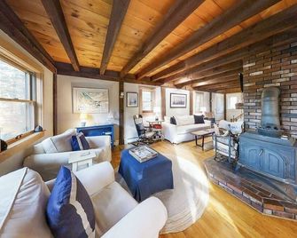 Appalachee Pond Waterfront Cottage - Boothbay Harbor - Stue