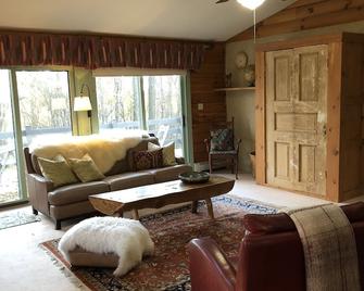Serene, Peaceful Get-Away (Log Cabin by the Lake) - Pawling - Soggiorno