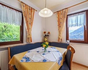 Apartment 'Sonnenblume' with Mountain View, Pool, Wi-Fi, Balcony & Garden - San Martino in Passiria - Dining room