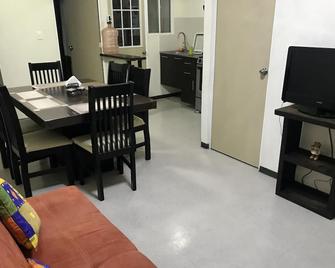 Casita La Orquídea del Marqués en Zona Industrial - La Cañada - Comedor