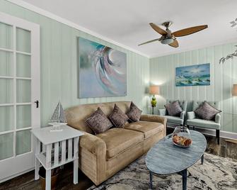 Casa Maria 1- Beachy Apt Mins Walk to Downtown - St. Augustine - Sala de estar