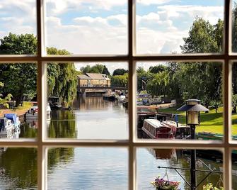 Riverside Inn - Ely - Balkon