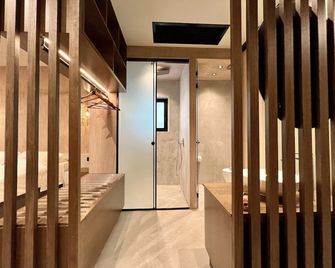 Psamathi L&T - Marathi - Hallway