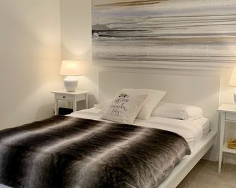 Avail June 2026. 3 Bed, Main fl. Lighthouse Point. 2 min walk to beach. - Collingwood - Chambre