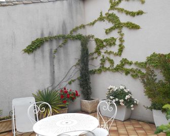 Chambres D'hôtes 'Le Calme' - Denice - Patio