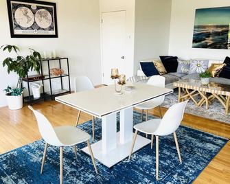 West Hollywood, Hollywood Hills, Sunset Strip House with Beautiful Views - Beverly Hills - Eetruimte