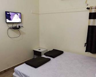 It is an economic,neat &clean homestay accommodation for you & serves tasty food - Khadsangi - Habitación
