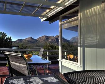 Freycinet Beachfront Retreat - Coles Bay - Balcony