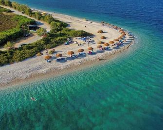 Superbly located Villa With Private Pool and Stunning Sea And Island Views - Αλόννησος - Παραλία