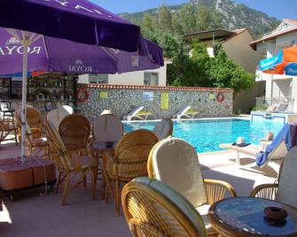 Zeybek Hotel - Turunç - Bazén