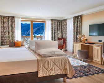 Hotel Sassongher - Corvara in Badia - Sovrum