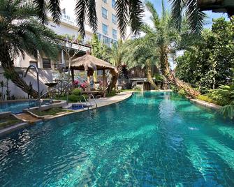 Hotel Les Champs - Jiaoxi Township - Pool