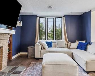 ~booking For Bills Season~ 3b 2bath Wanakah Heights Lakeside Home - Hamburg - Obývací pokoj