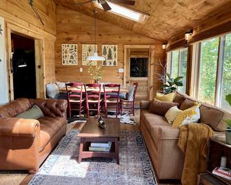 Lakefront cottage 20 min from N. Conway - Fryeburg - Pokój dzienny