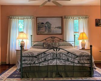 Cozy and private 1-bedroom apartment in Katama / Edgartown with AC, WiFi - Edgartown - Bedroom