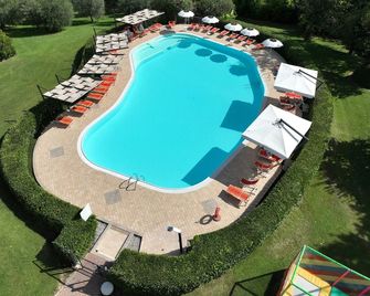 Garda Hill Boutique Apartments with Panoramic Pools e Agriturismo - Soiano del Lago - Piscine