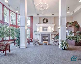 This condominium is a 2 bedroom(s), 1 bathrooms, located in Calgary, AB. - 卡爾加里 - 大廳
