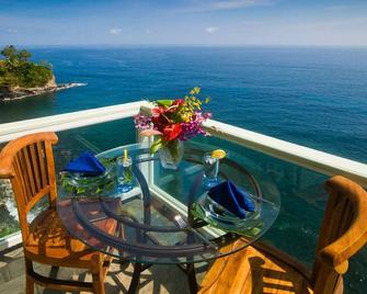 Stunning, majestic, oceanfront location, with an unmatched view. Hilo 2 miles. - Hilo - Varanda
