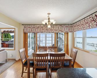 Incredible Lake Views Only Steps Away from The Water - Forest Lake - Comedor