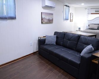 Cozy Studio Retreat Near Harding University & Downtown Searcy Attractions - Searcy - Pokój dzienny