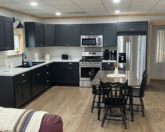 Serene 2-bedroom “Barndominium” apartment in Allegany perfect for your getaway - Allegany - Cocina