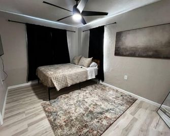 Cranberry Cottage - Hobbs - Bedroom