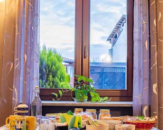 Large apartment with garden view suitable for cycle tourism - Vigone - Restaurante