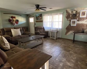 Intimacy Suite- AdultRoom-Spa House w/Hot Tub-420 Friendly-Hiking trails & more! - Jay - Living room