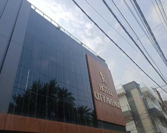 Townhouse Hotel City Avenue - Jhānsi - Building