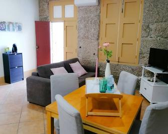 4-As 1 Bedroom R / C Apartment with Terrace - Guimarães - Sala de estar