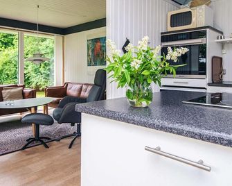 5 person holiday home in Odder-By Traum - Odder - Olohuone