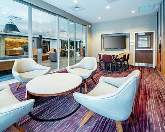 Courtyard by Marriott Toledo West - Толедо - Вітальня
