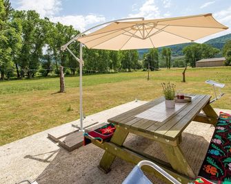 Stunning Apartment In Otocac With Wifi - Otocac - Patio