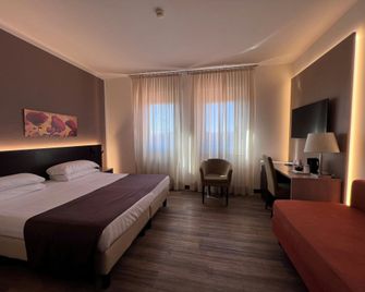 Hotel Carlton - פרארה - חדר שינה