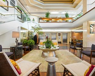 Luana Waikiki Hotel & Suites - הונולולו - לובי