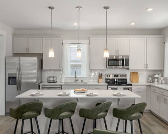 Brand New 4bd - Modern - Prime Location - Spacious - Raleigh - Kitchen