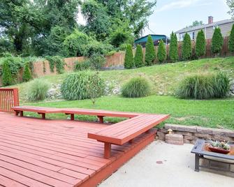 Spotless home minutes from everything good Cape Girardeau has to offer - Cape Girardeau - Patio